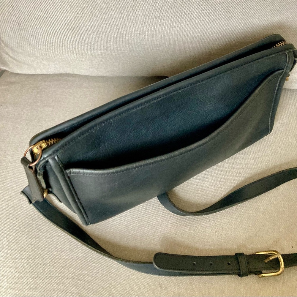 🔥SALE🔥Vintage Coach Taylor Crossbody Black Leather Bag 9944 USA Made Heritage - Picture 8 of 13